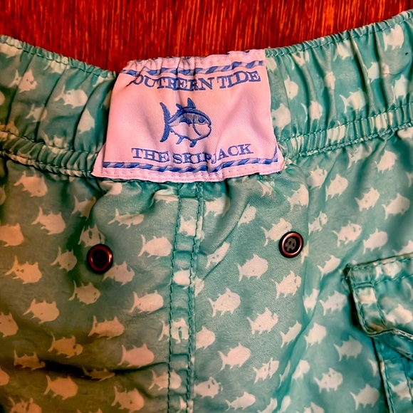 Southern Tide Men’s Light Green Medium Swimsuit - Picture 4 of 7